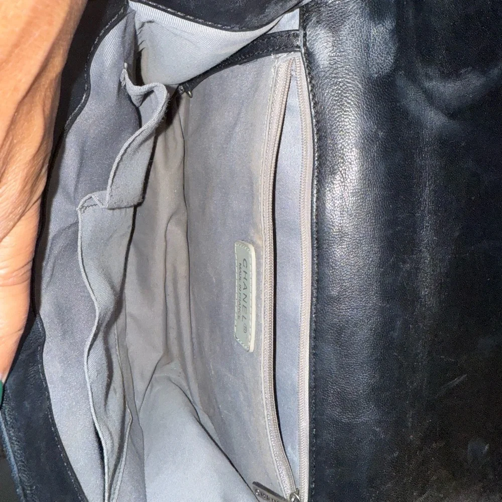 Chanel Black Crossbody Bag with Iconic Quilting - Picture 11 of 14